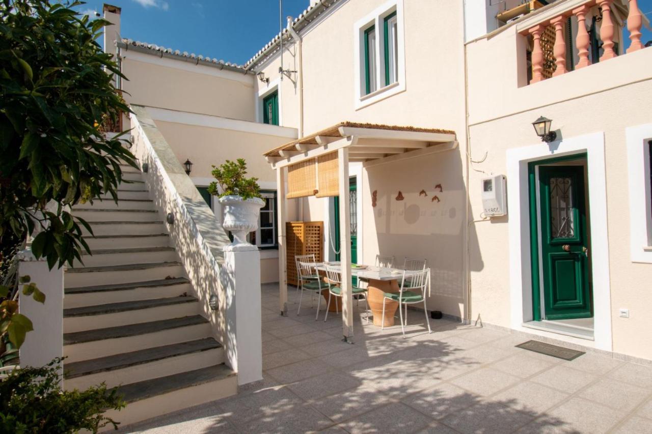 Maison d'hôtes La belle Hélène à Spetses Town Extérieur photo